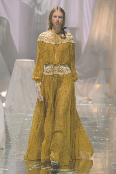 Look 60
